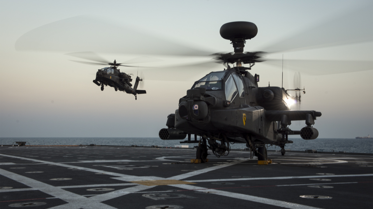 Tanque de Batalla Negro y Gris en la Carretera de Asfalto Gris Durante el Día. Wallpaper in 1280x720 Resolution
