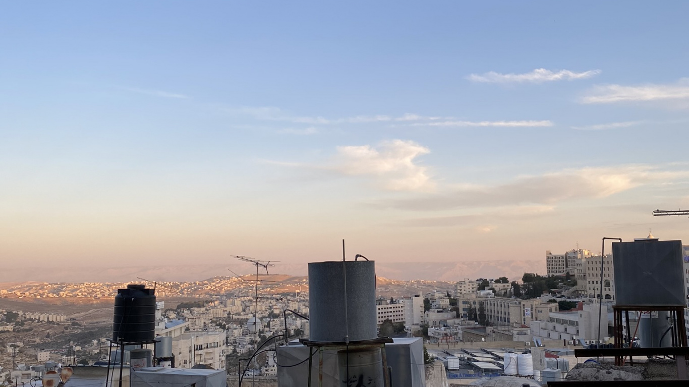 Skyscraper, Horizon, Roof, Composite Material, Evening. Wallpaper in 1366x768 Resolution