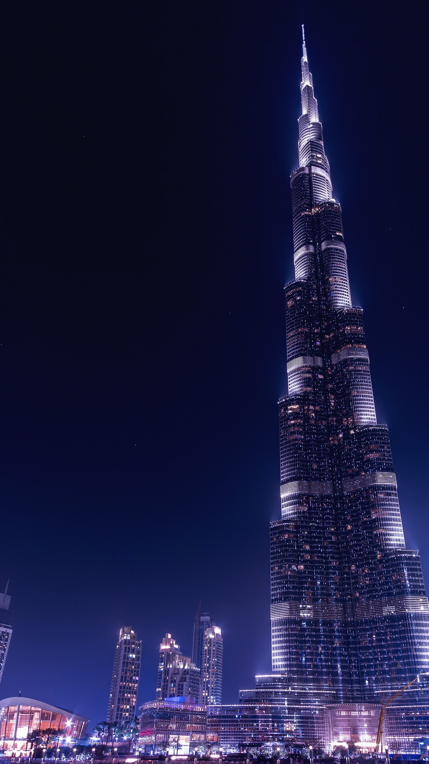 Skyline Der Stadt Bei Nacht Night. Wallpaper in 1440x2560 Resolution