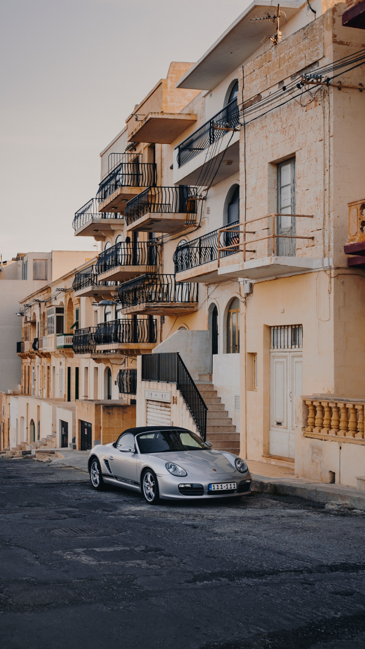 Porsche 911 Blanche Garée à Côté D'un Bâtiment en Béton Jaune Pendant la Journée. Wallpaper in 750x1334 Resolution
