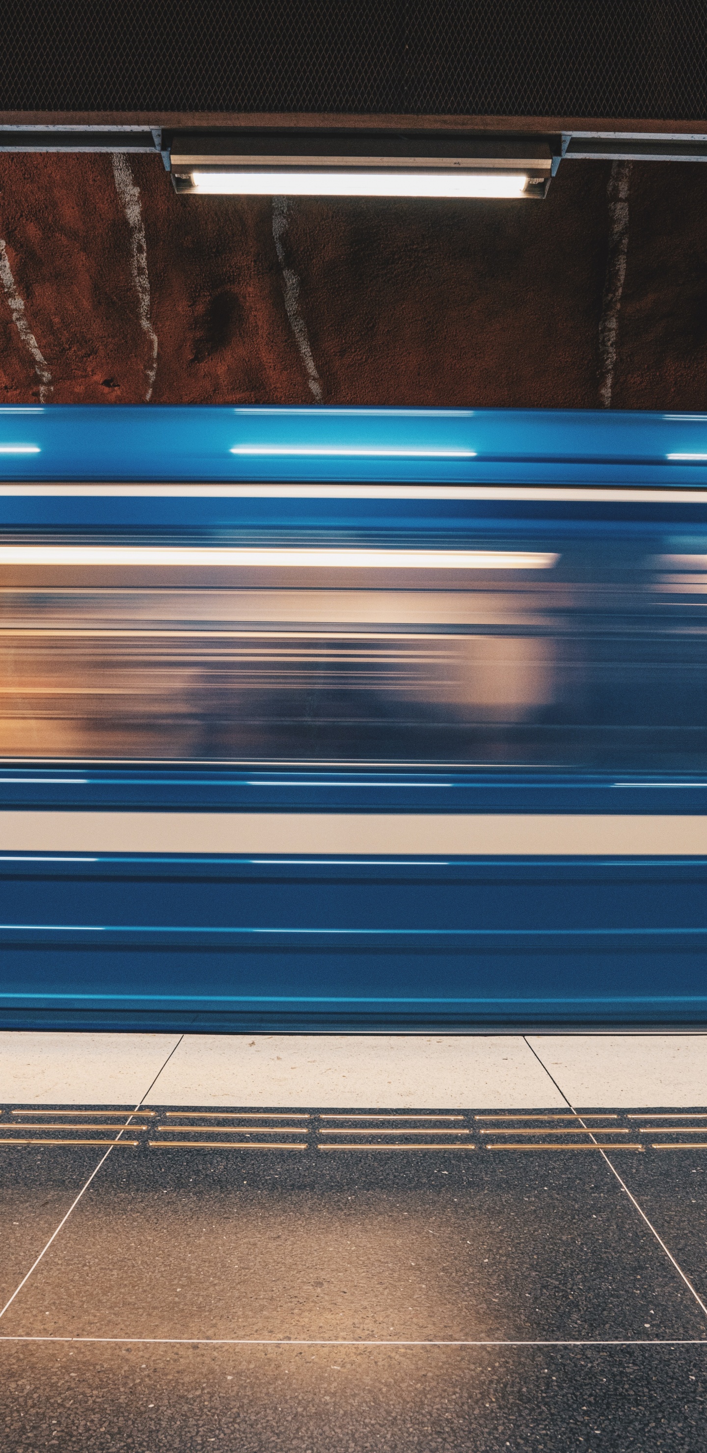 Blue and Brown Wooden Bench. Wallpaper in 1440x2960 Resolution