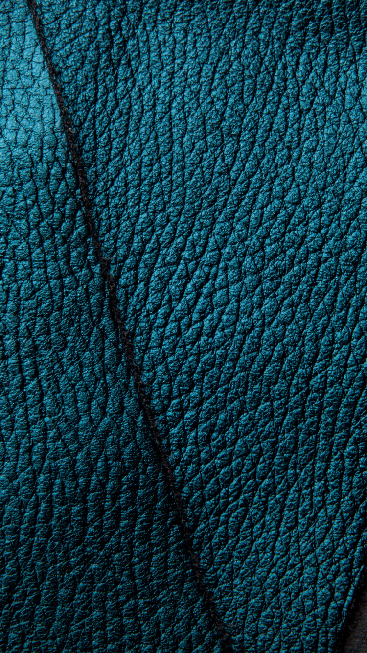 Grünes Textil Auf Schwarzem Textil. Wallpaper in 750x1334 Resolution