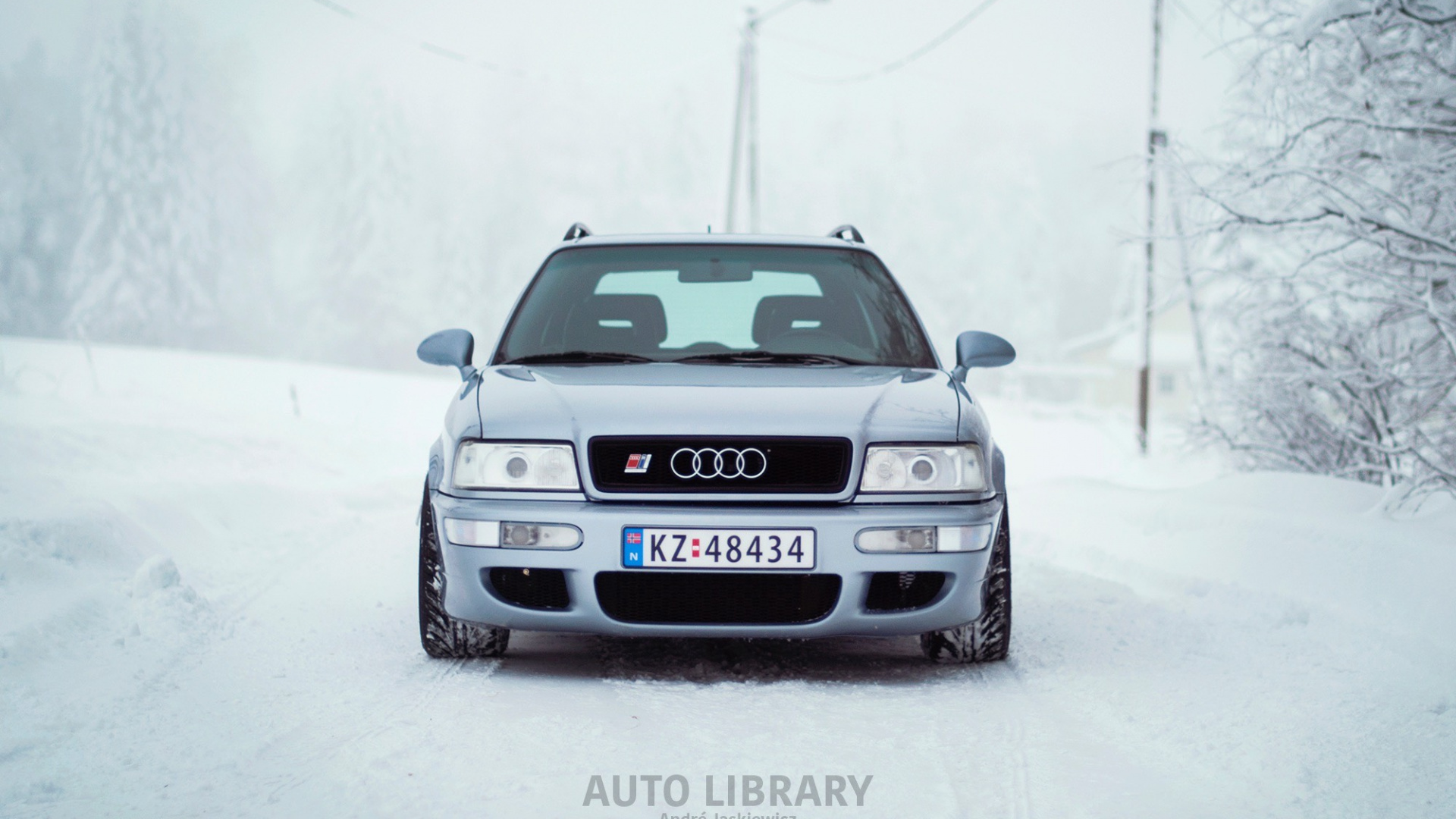 BMW m 3 Azul en Carreteras Cubiertas de Nieve. Wallpaper in 1920x1080 Resolution