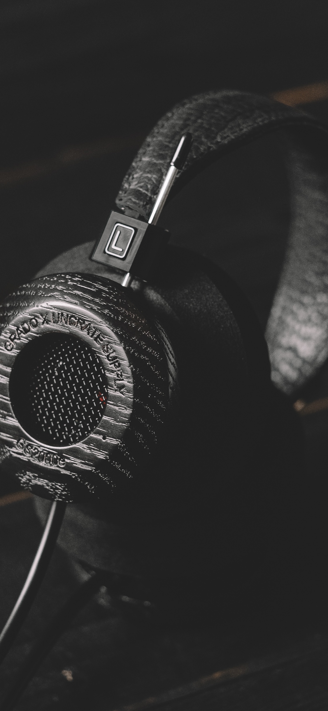 Kopfhörer, Schwarz, Rad, Technologie, Audiosignale. Wallpaper in 1125x2436 Resolution