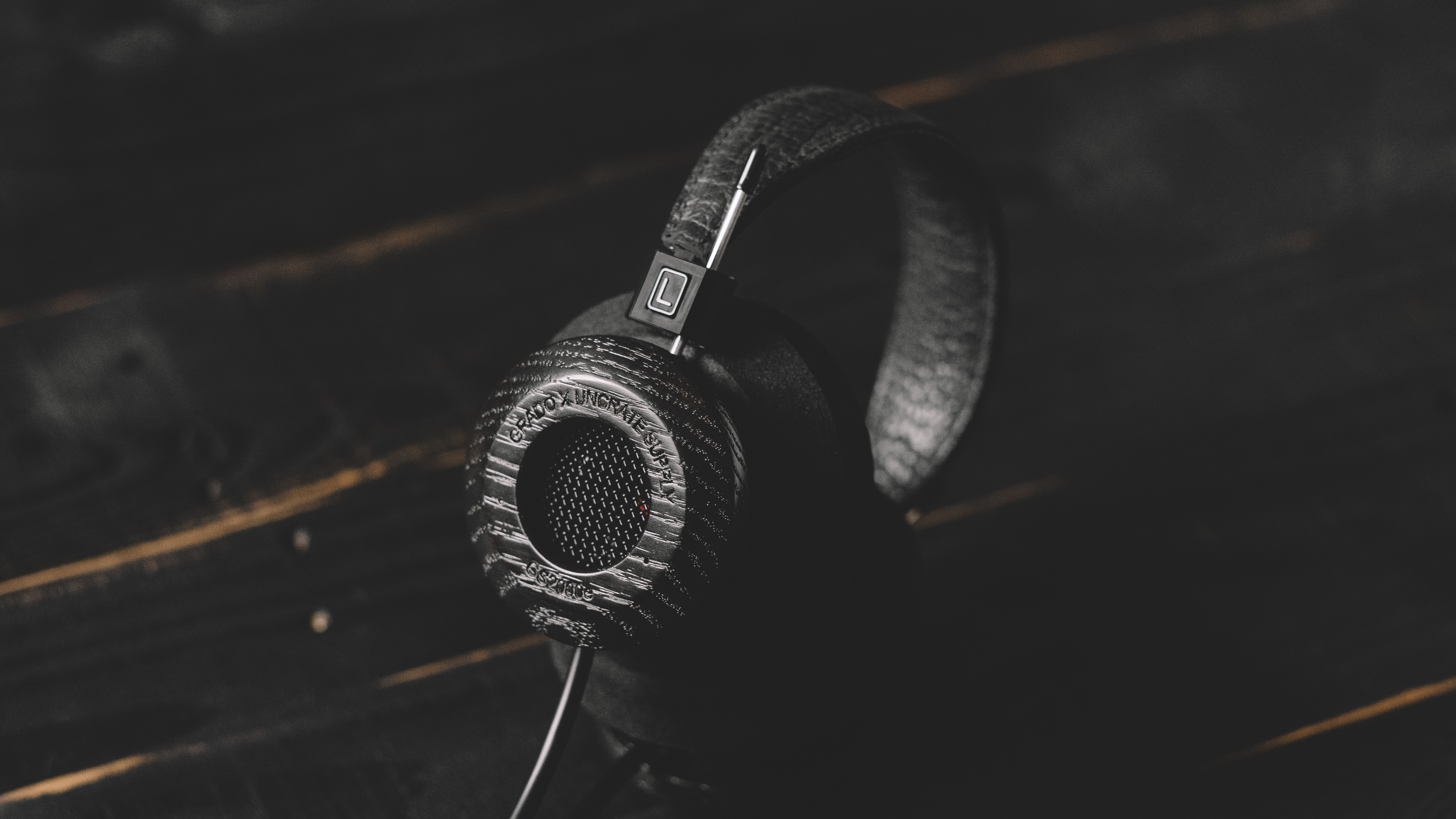 Headphones, Black, Wheel, Technology, Audio Signal. Wallpaper in 3840x2160 Resolution