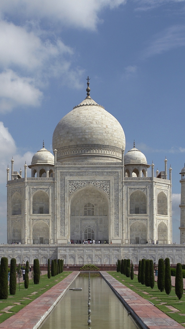 Bâtiment en Béton Blanc Sous Ciel Bleu Pendant la Journée. Wallpaper in 720x1280 Resolution