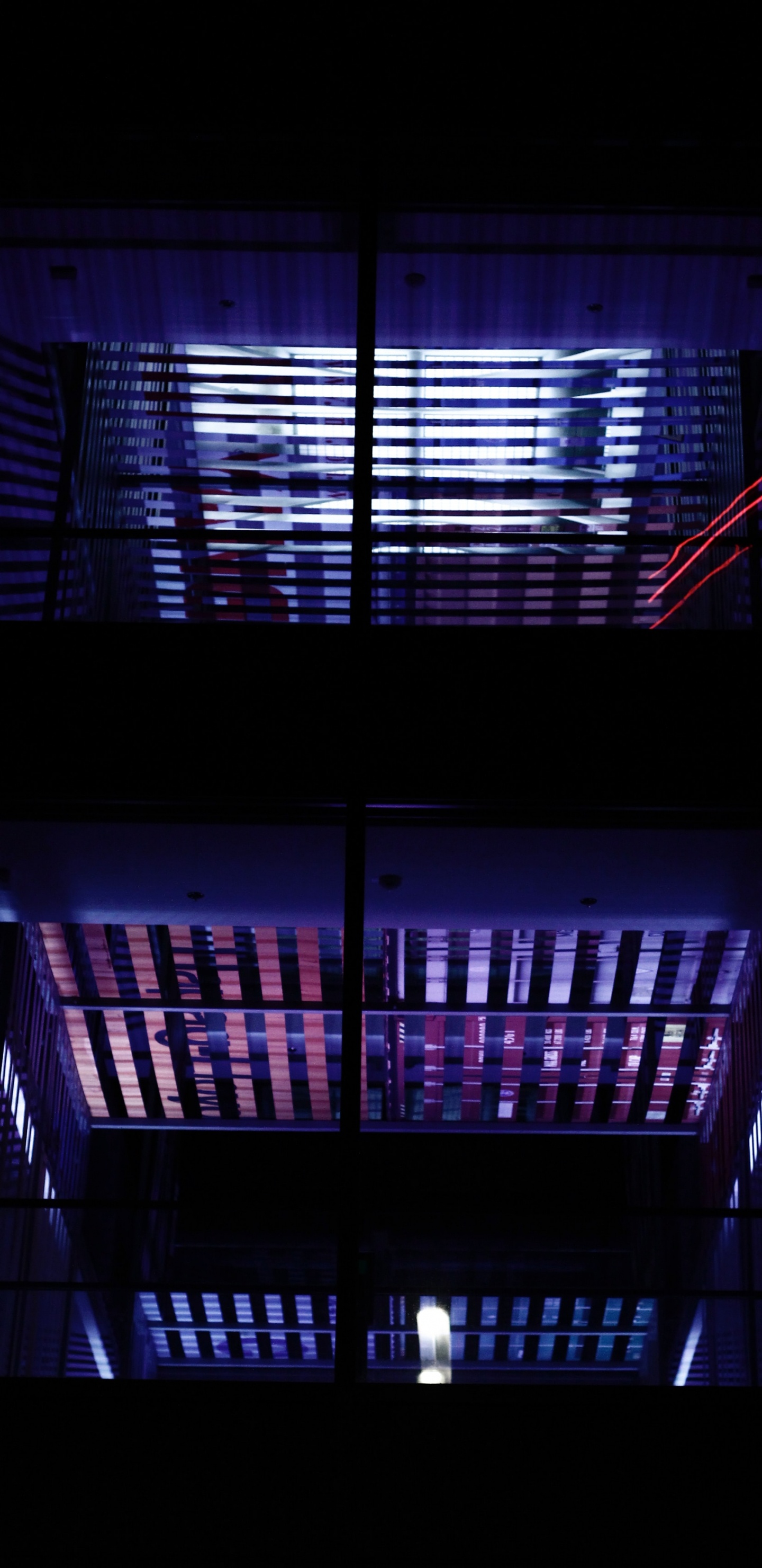 Marco de Metal Blanco y Rojo. Wallpaper in 1440x2960 Resolution