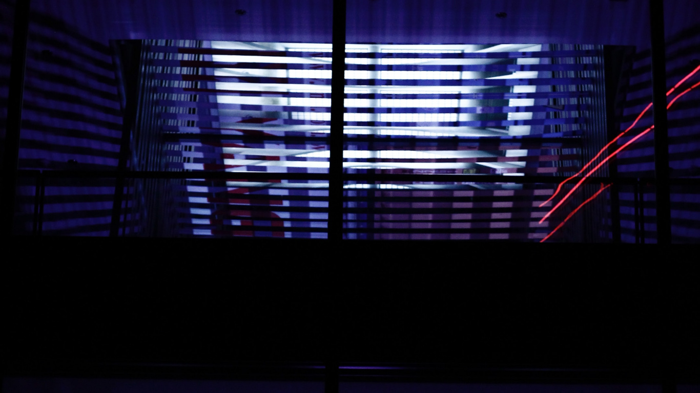 Weißer Und Roter Metallrahmen. Wallpaper in 1366x768 Resolution