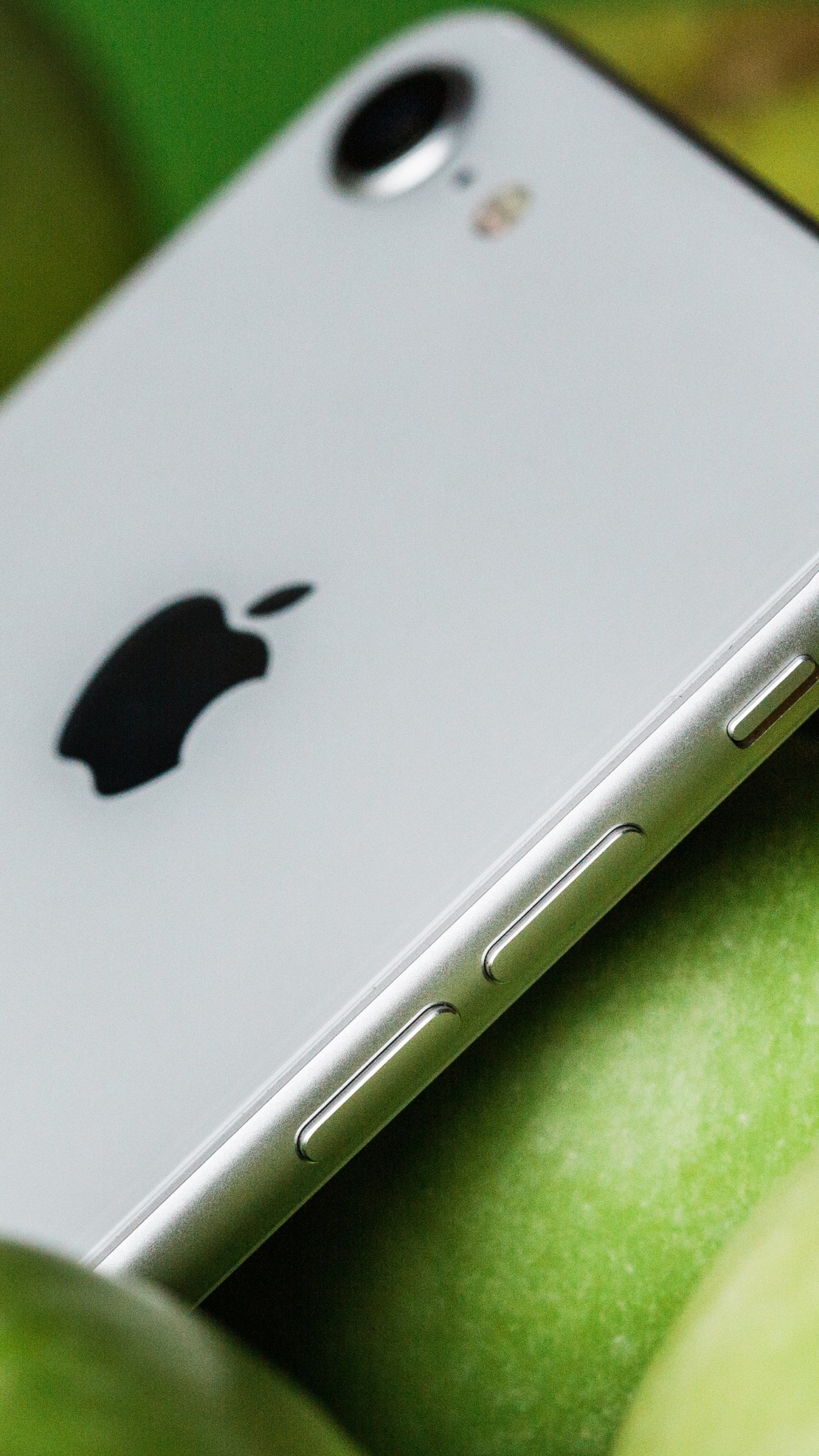 Silver Iphone 6 on Green Textile. Wallpaper in 1440x2560 Resolution