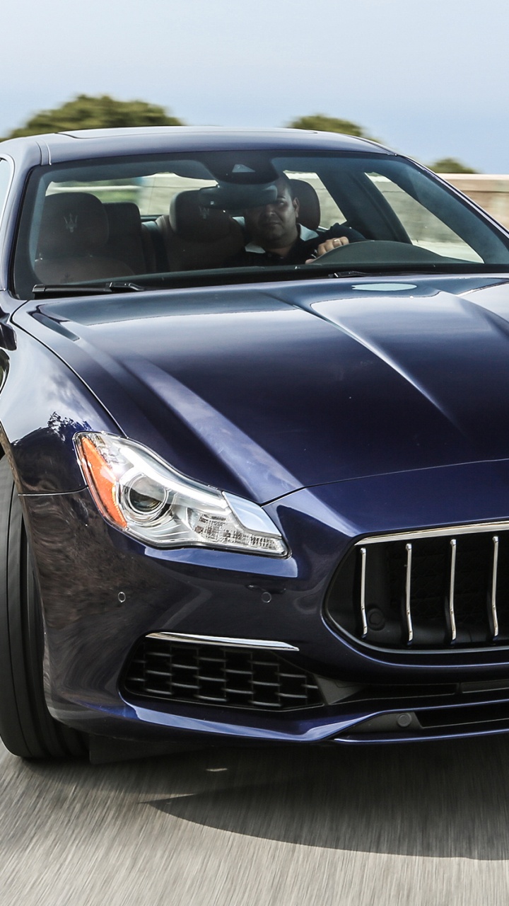 Black Mercedes Benz c Class Coupe. Wallpaper in 720x1280 Resolution