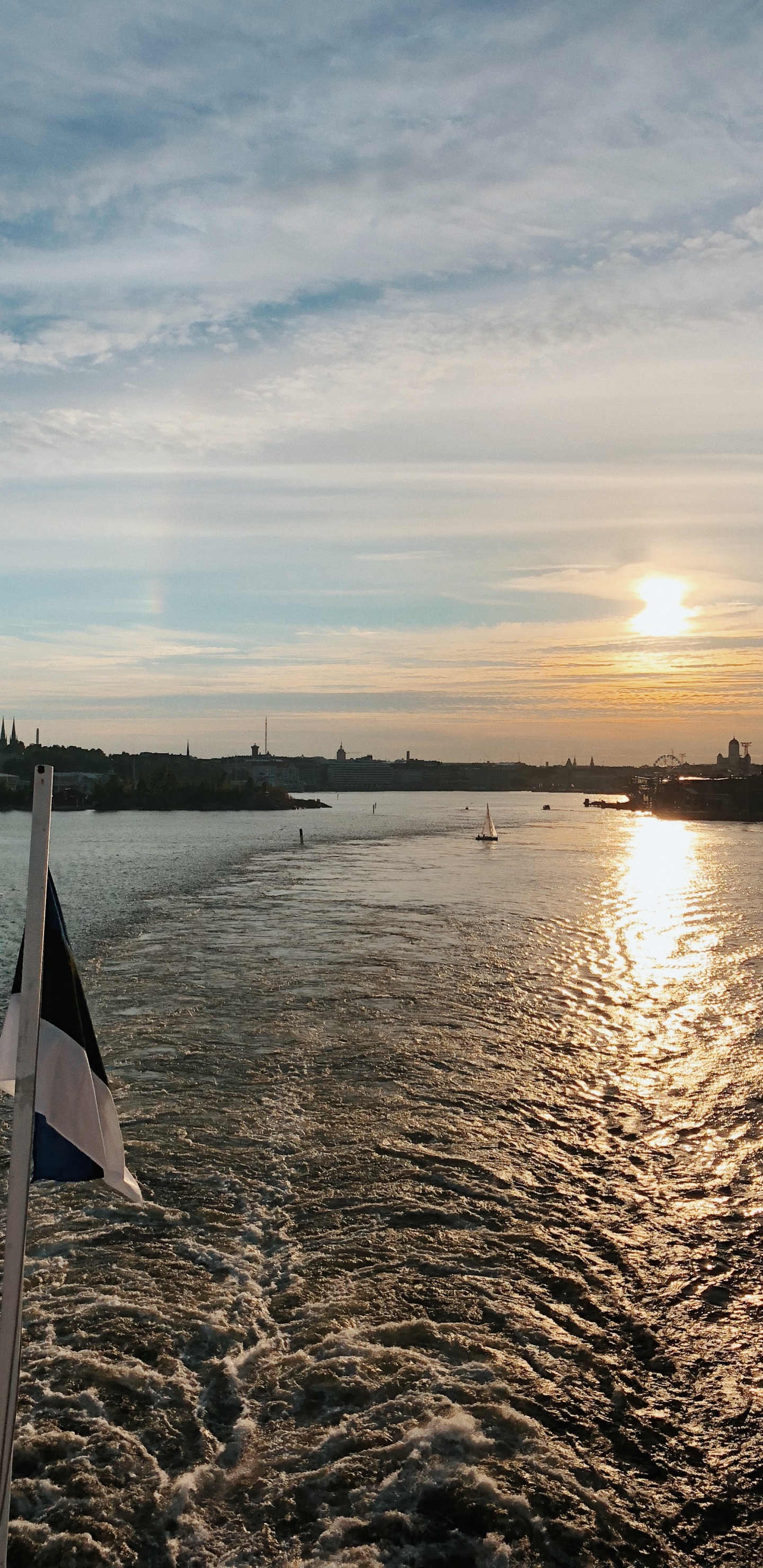 Les Ressources en Eau, Eau, Liquid, Voie Navigable, Horizon. Wallpaper in 1440x2960 Resolution