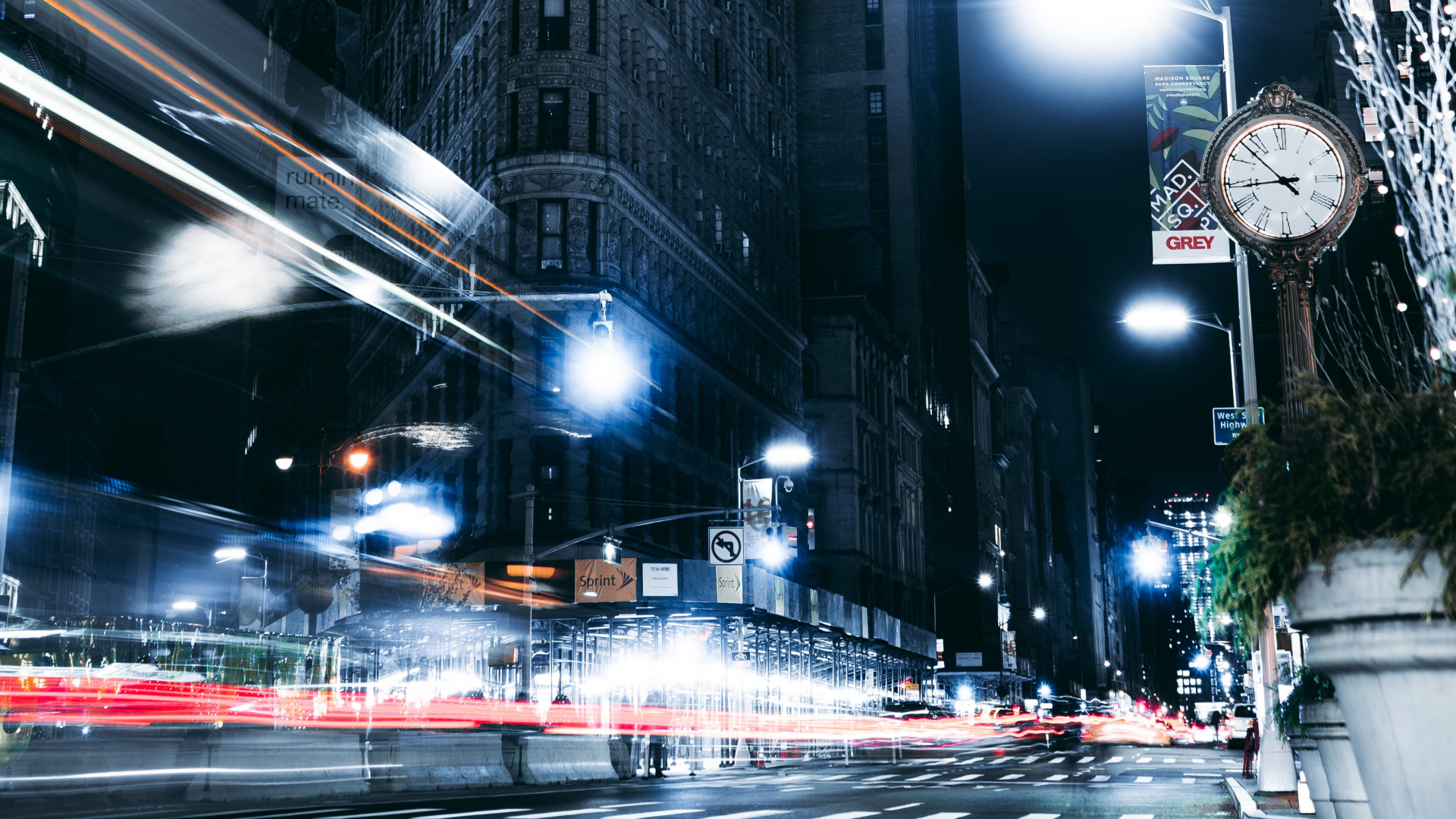 Weißes Betongebäude Während Der Nacht. Wallpaper in 1920x1080 Resolution