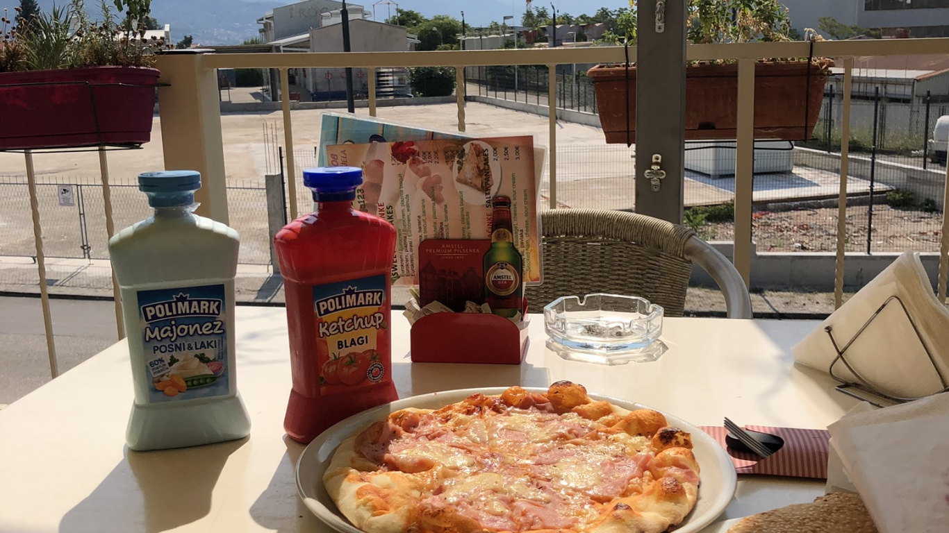 Meal, Breakfast, Brunch, Body of Water, Bread. Wallpaper in 1366x768 Resolution