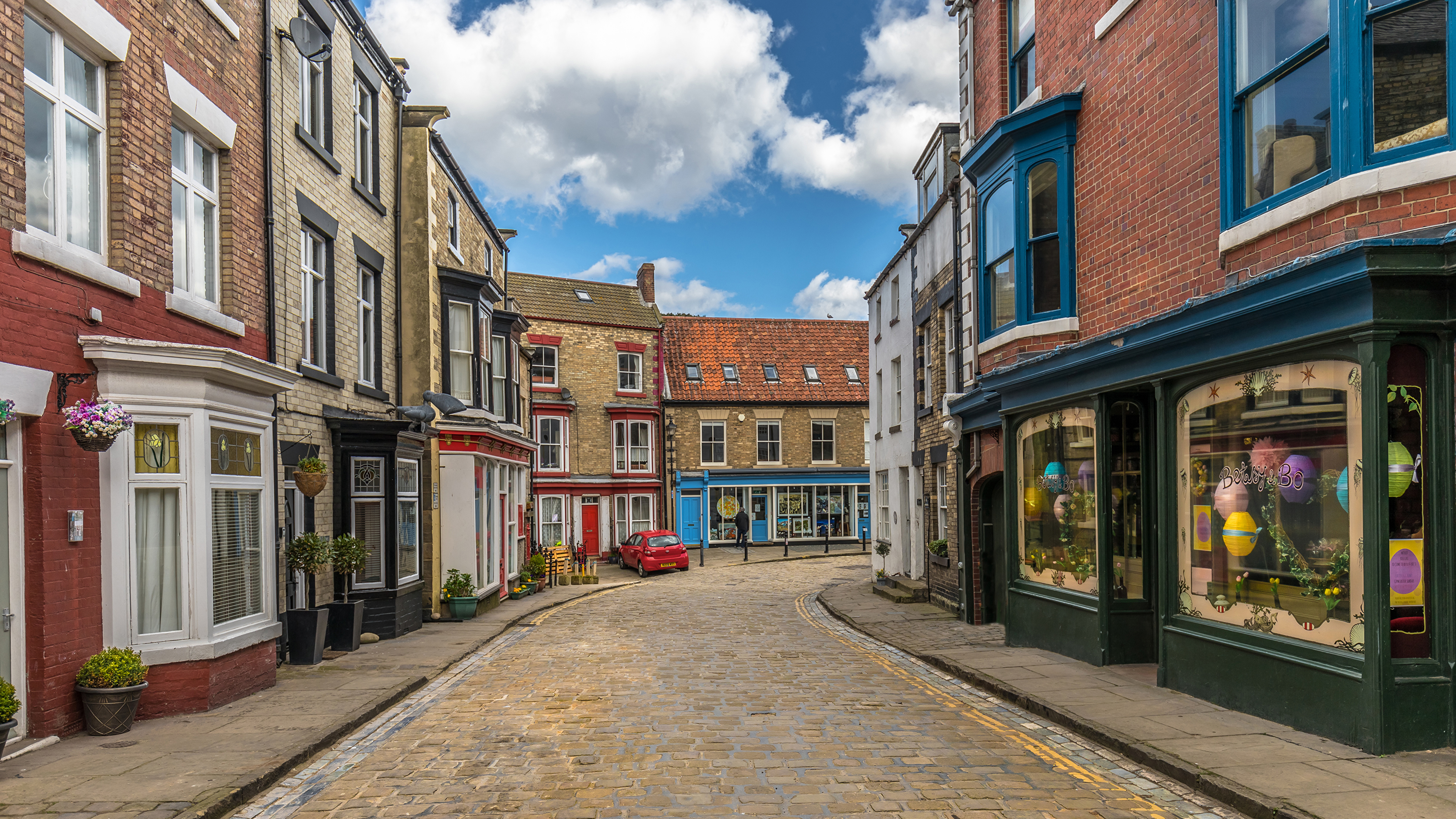 Brown and White Concrete Building Under Blue Sky During Daytime. Wallpaper in 3840x2160 Resolution