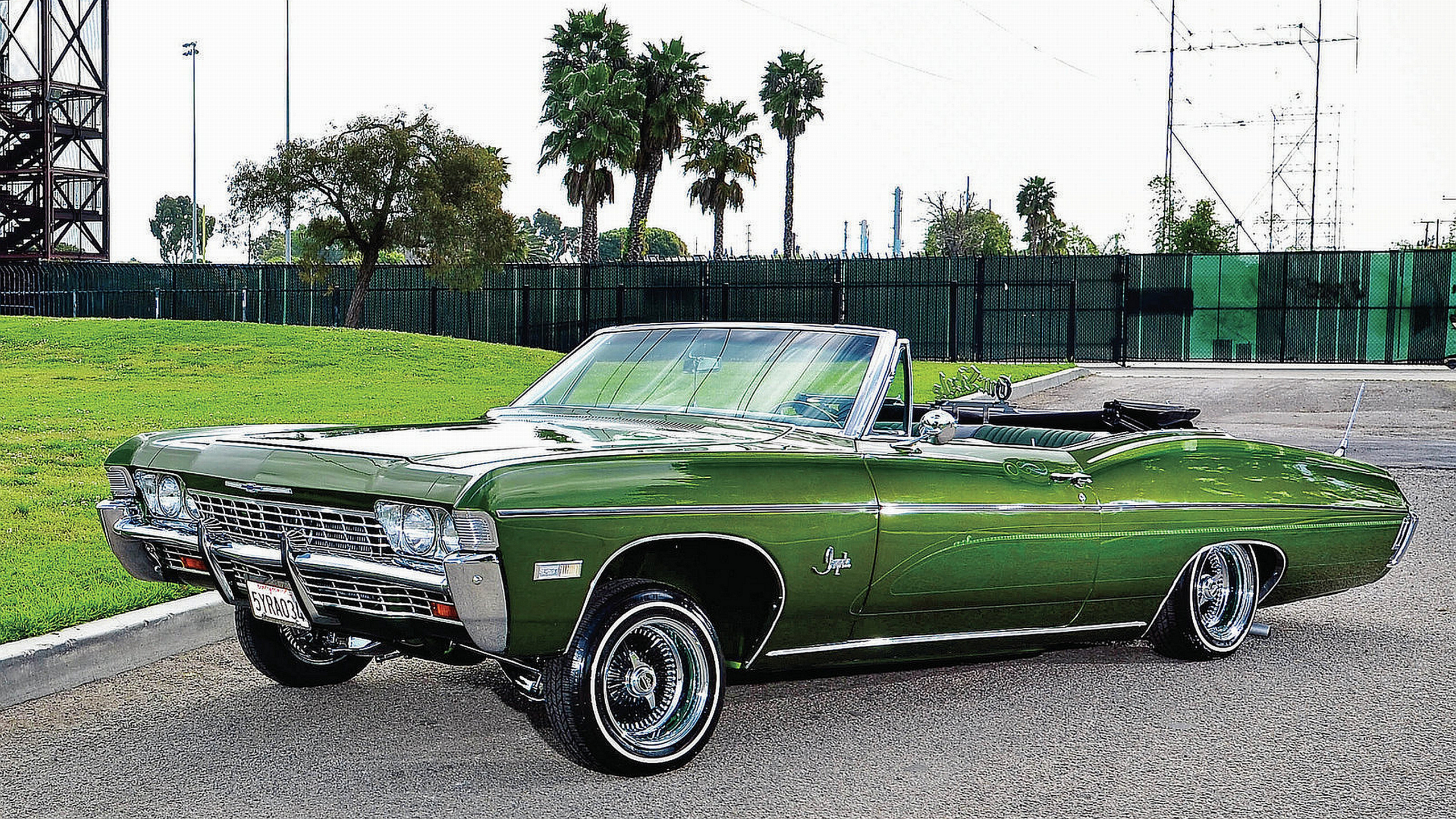 Green Classic Car Parked on Green Grass Field During Daytime. Wallpaper in 2560x1440 Resolution