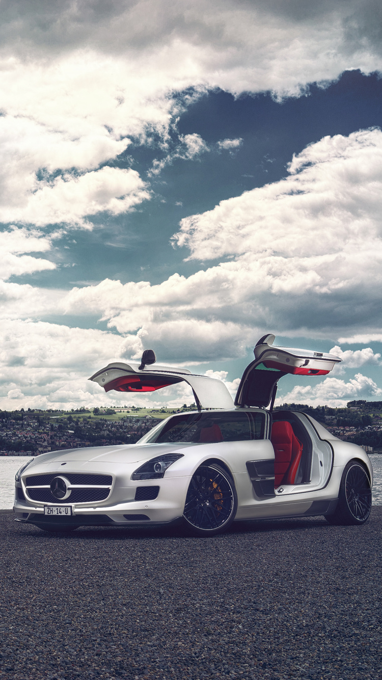 Porsche 911 Blanco en la Playa Durante el Día. Wallpaper in 750x1334 Resolution