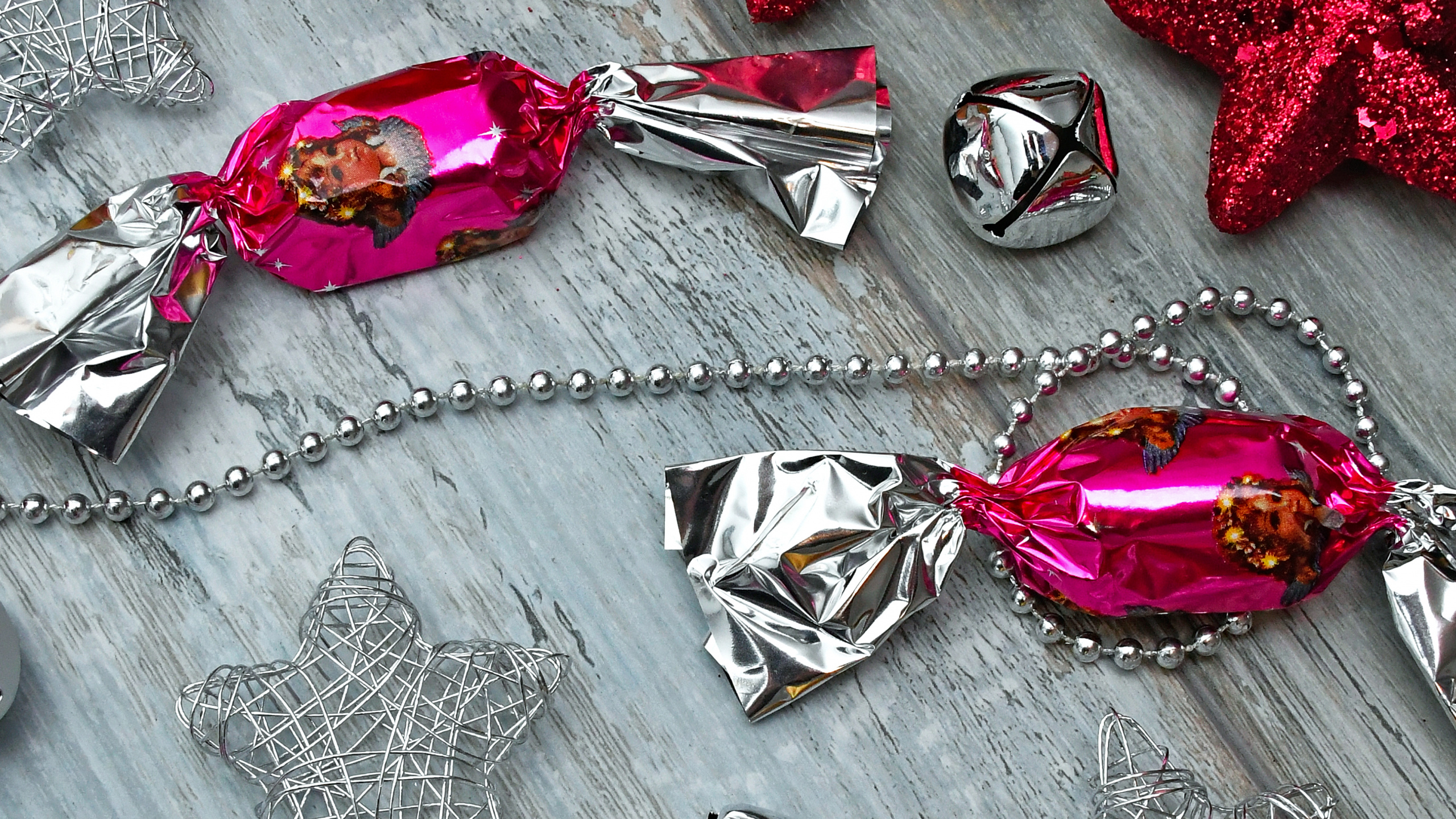 Christmas Day, Christmas Decoration, Christmas Ornament, Christmas Tree, Holiday. Wallpaper in 2560x1440 Resolution