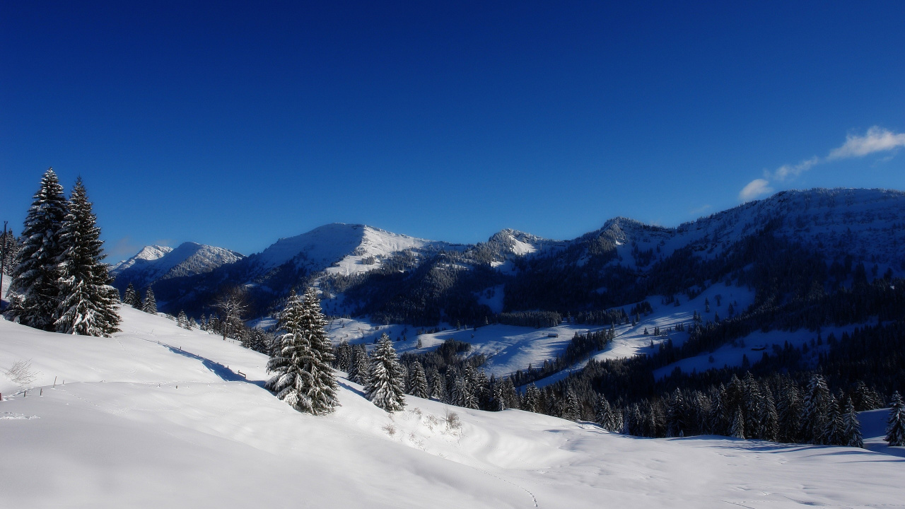 Snow Covered Mountain Under Blue Sky During Daytime. Wallpaper in 1280x720 Resolution