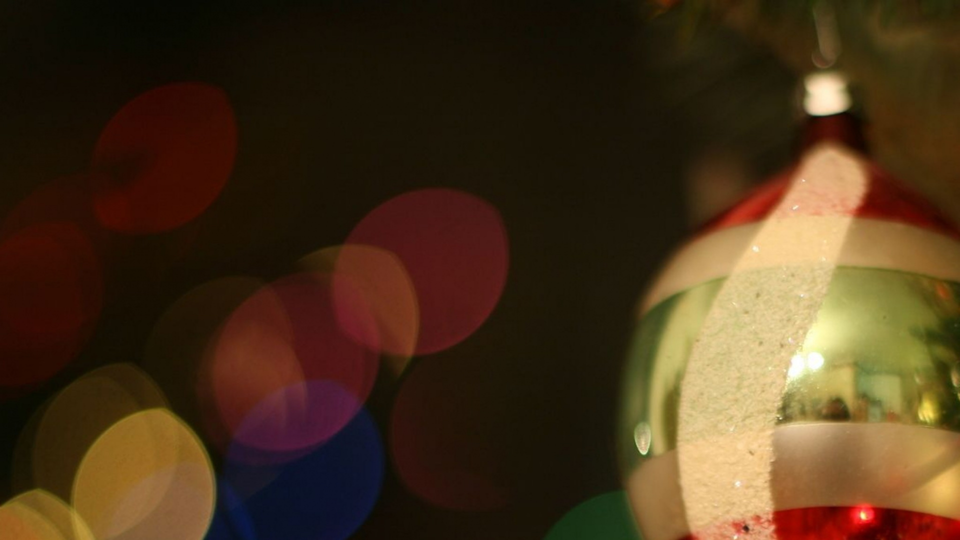 Christmas Day, Christmas, Light, Stemware, Close Up. Wallpaper in 1920x1080 Resolution