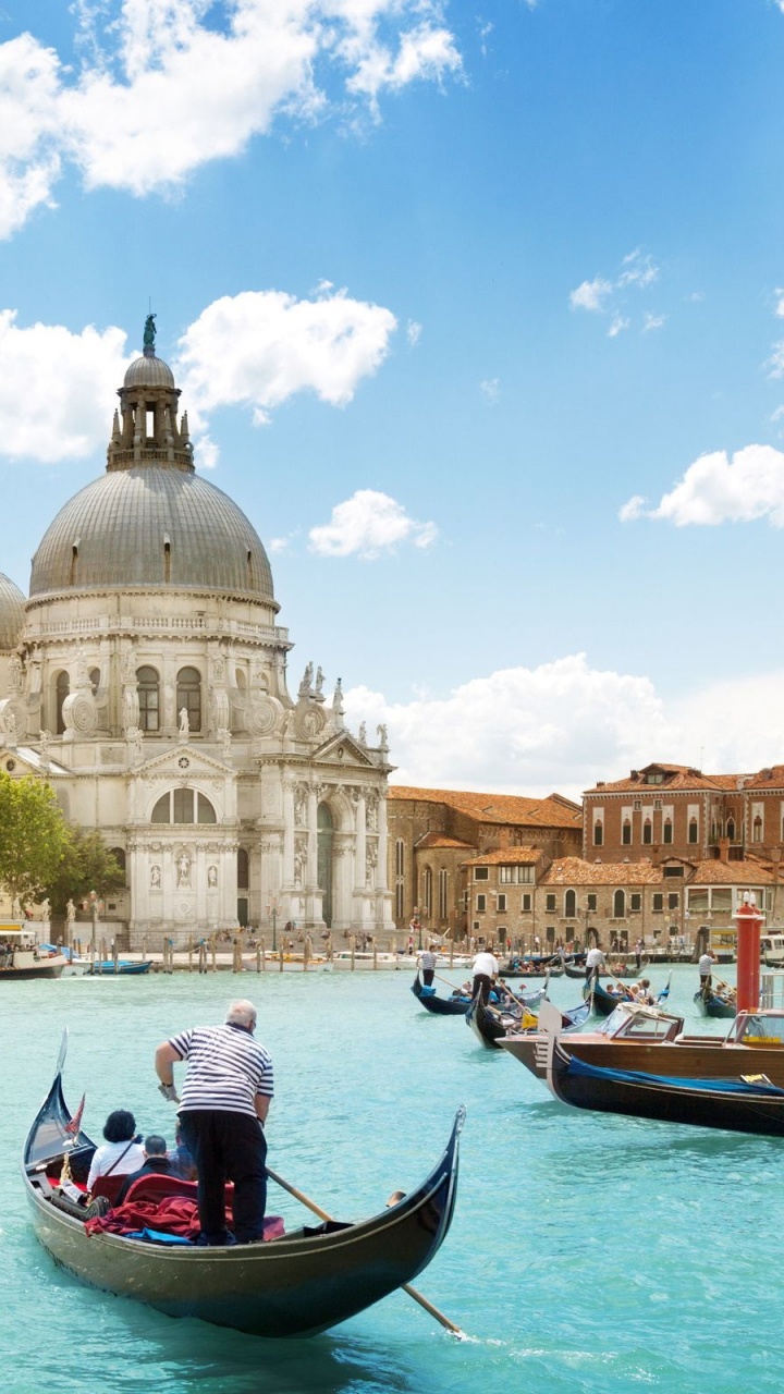 People Riding on Boat Near Brown Concrete Building During Daytime. Wallpaper in 720x1280 Resolution