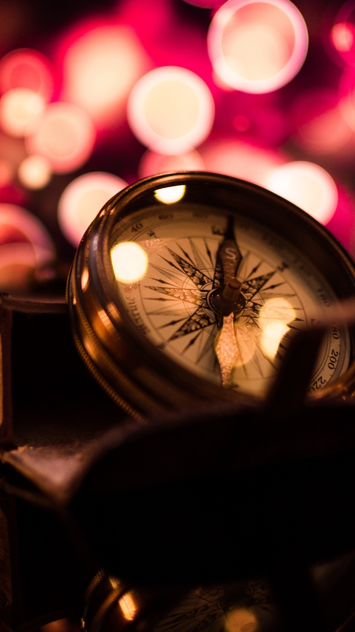 Black and Silver Pocket Watch. Wallpaper in 720x1280 Resolution