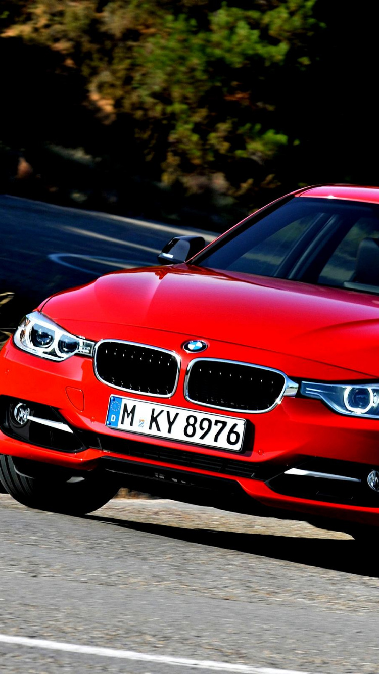 Roter Bmw m 3 Tagsüber Unterwegs. Wallpaper in 750x1334 Resolution