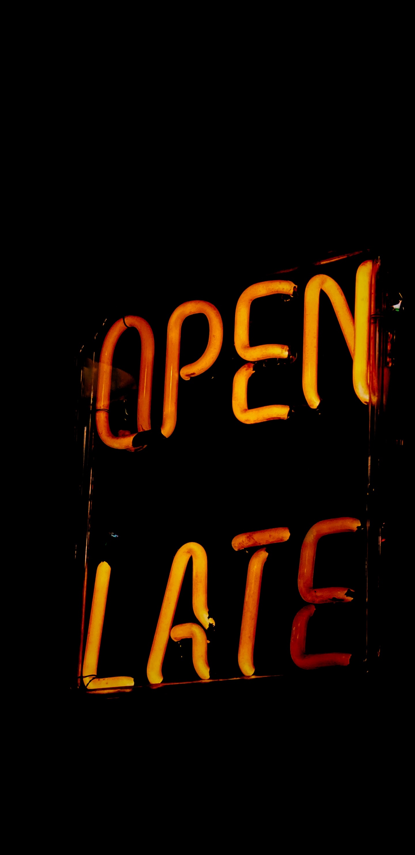 Señalización de Luz de Neón Abierta Naranja y Negra.. Wallpaper in 1440x2960 Resolution