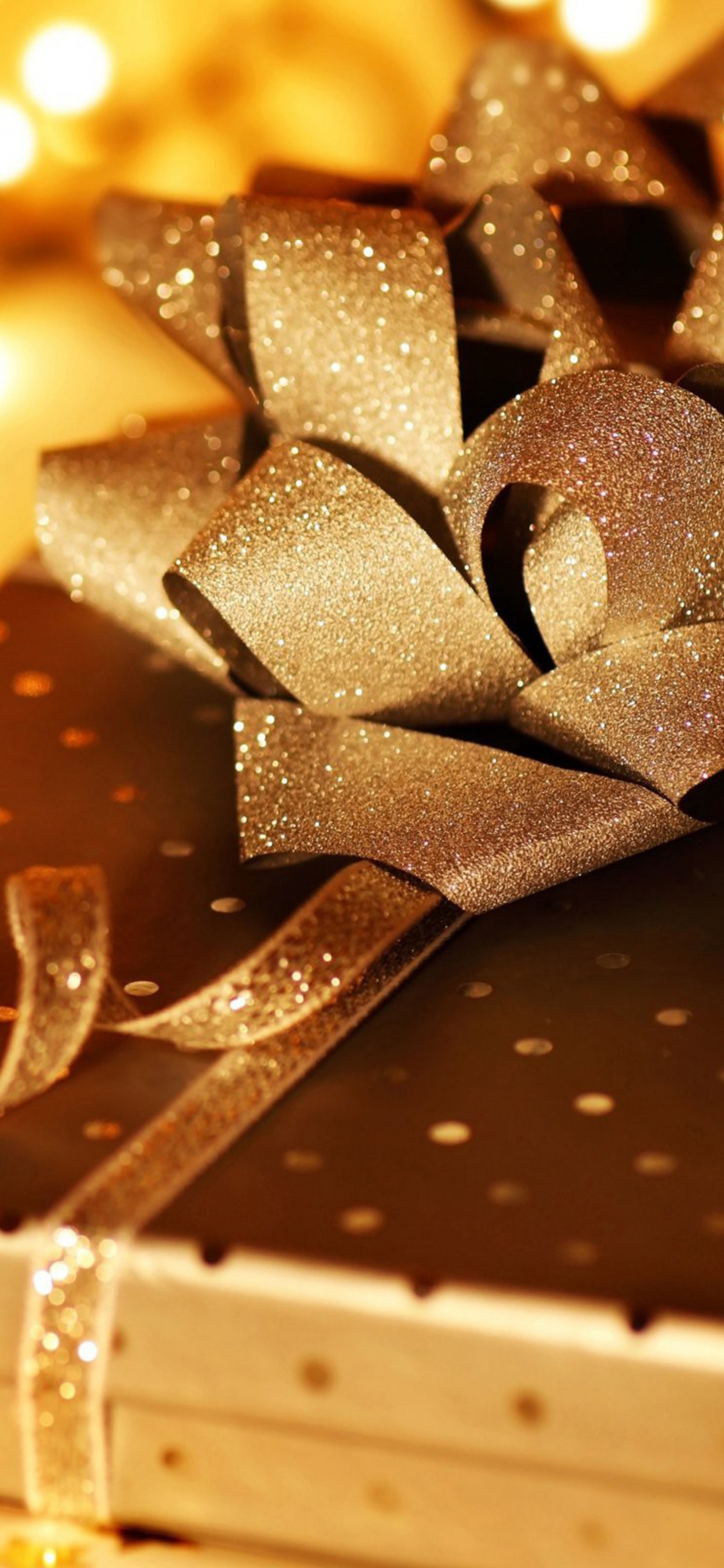 Geschenk, Multifunktionsleiste, Geschenkpapier, Heiligabend, Weihnachtsdekoration. Wallpaper in 1242x2688 Resolution