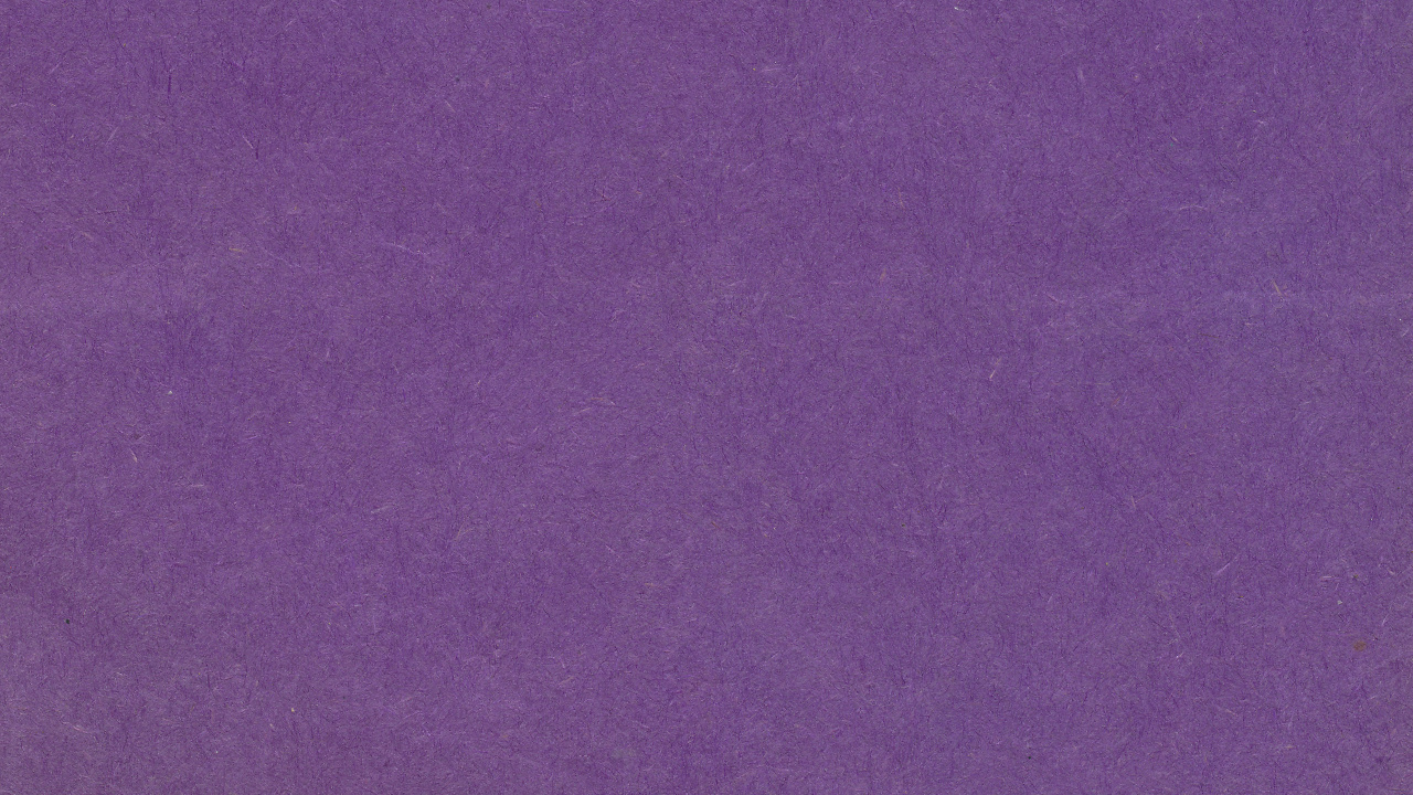 Textile Violet Sur Table en Bois Marron. Wallpaper in 1280x720 Resolution