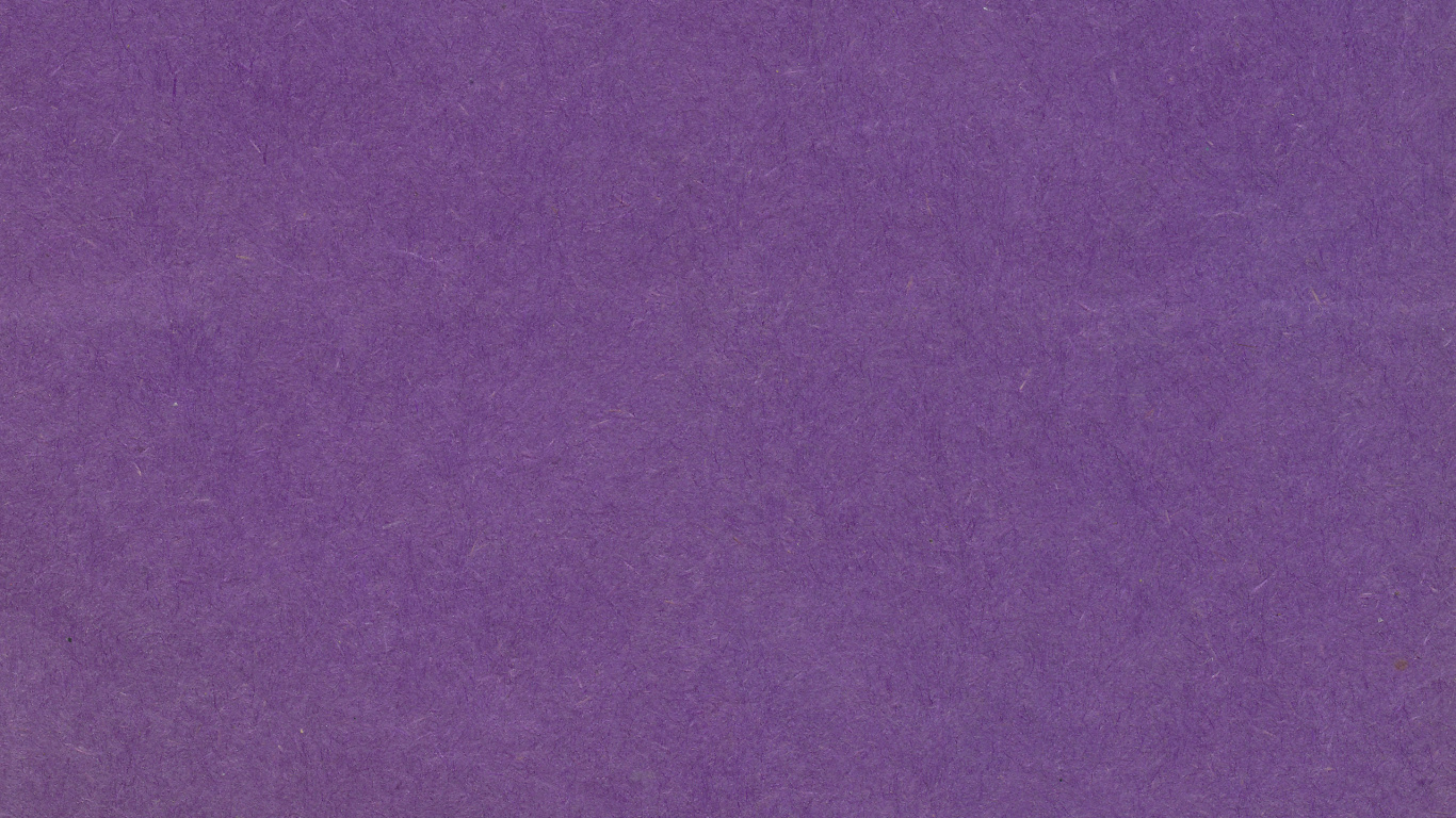 Textile Violet Sur Table en Bois Marron. Wallpaper in 1366x768 Resolution
