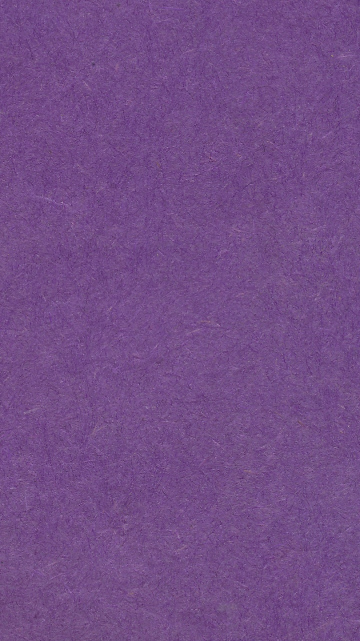 Textile Violet Sur Table en Bois Marron. Wallpaper in 720x1280 Resolution
