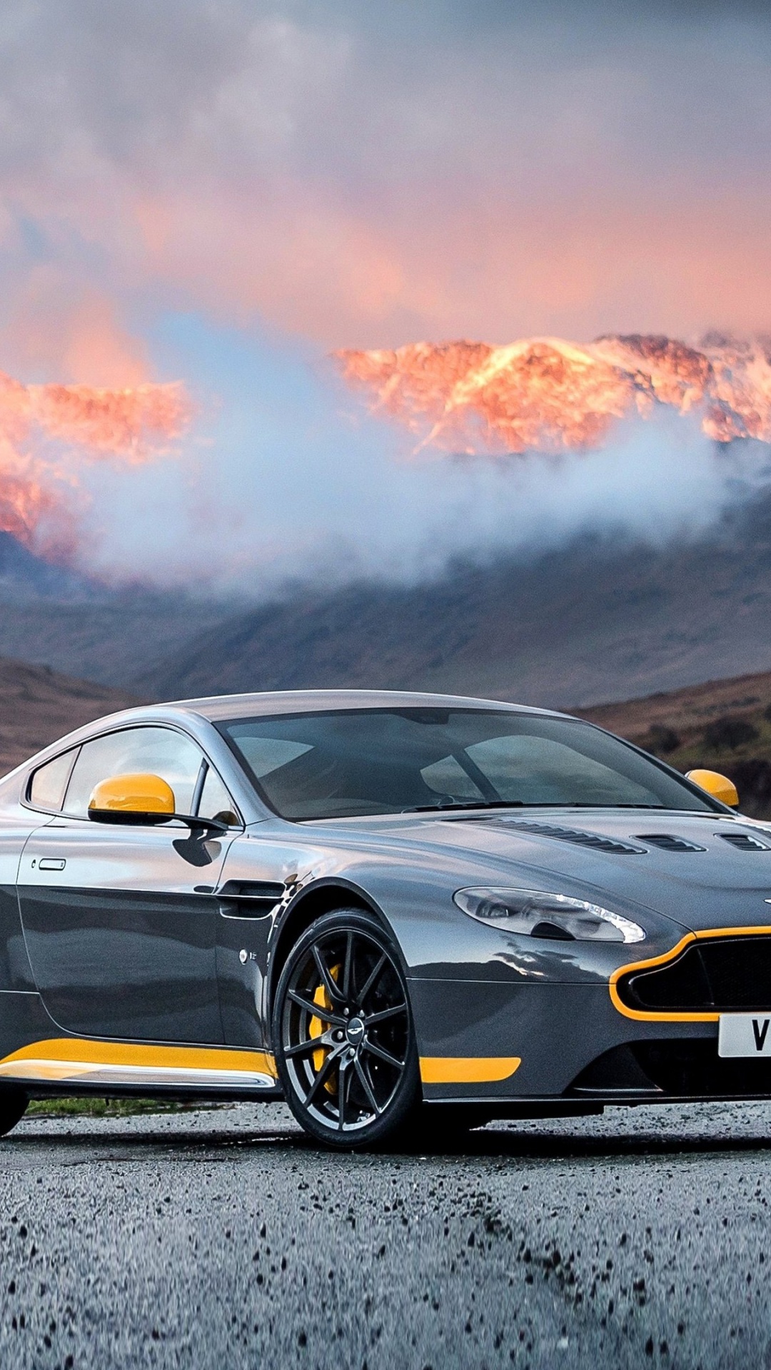 Porsche 911 Negro Sobre la Carretera de Asfalto Gris Durante el Día. Wallpaper in 1080x1920 Resolution