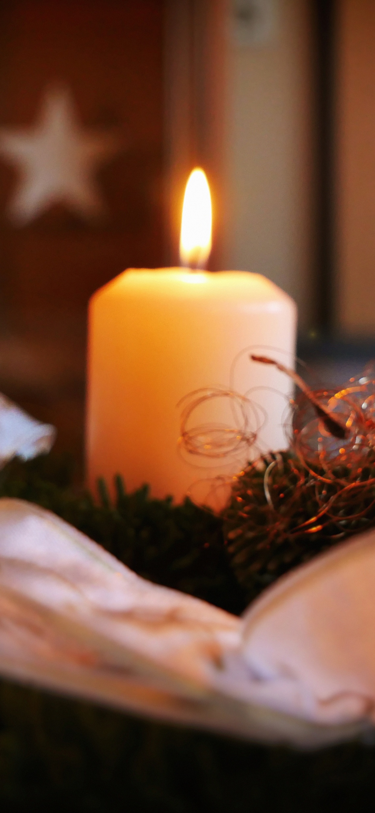 Kerze, Weihnachten, Weihnachtsdekoration, Licht, Flamme. Wallpaper in 1242x2688 Resolution