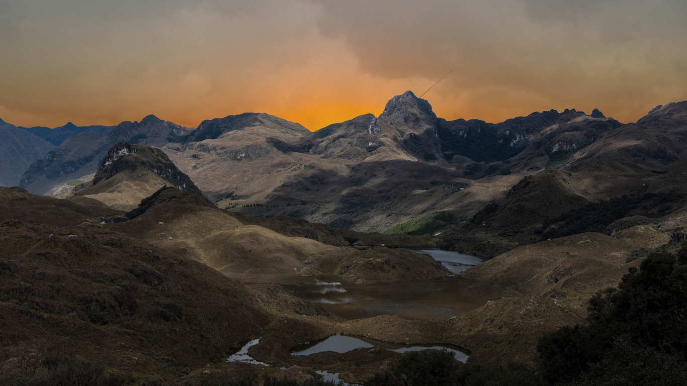 Bergigen Landschaftsformen, Hochland, Bergkette, Cloud, Hill. Wallpaper in 1366x768 Resolution