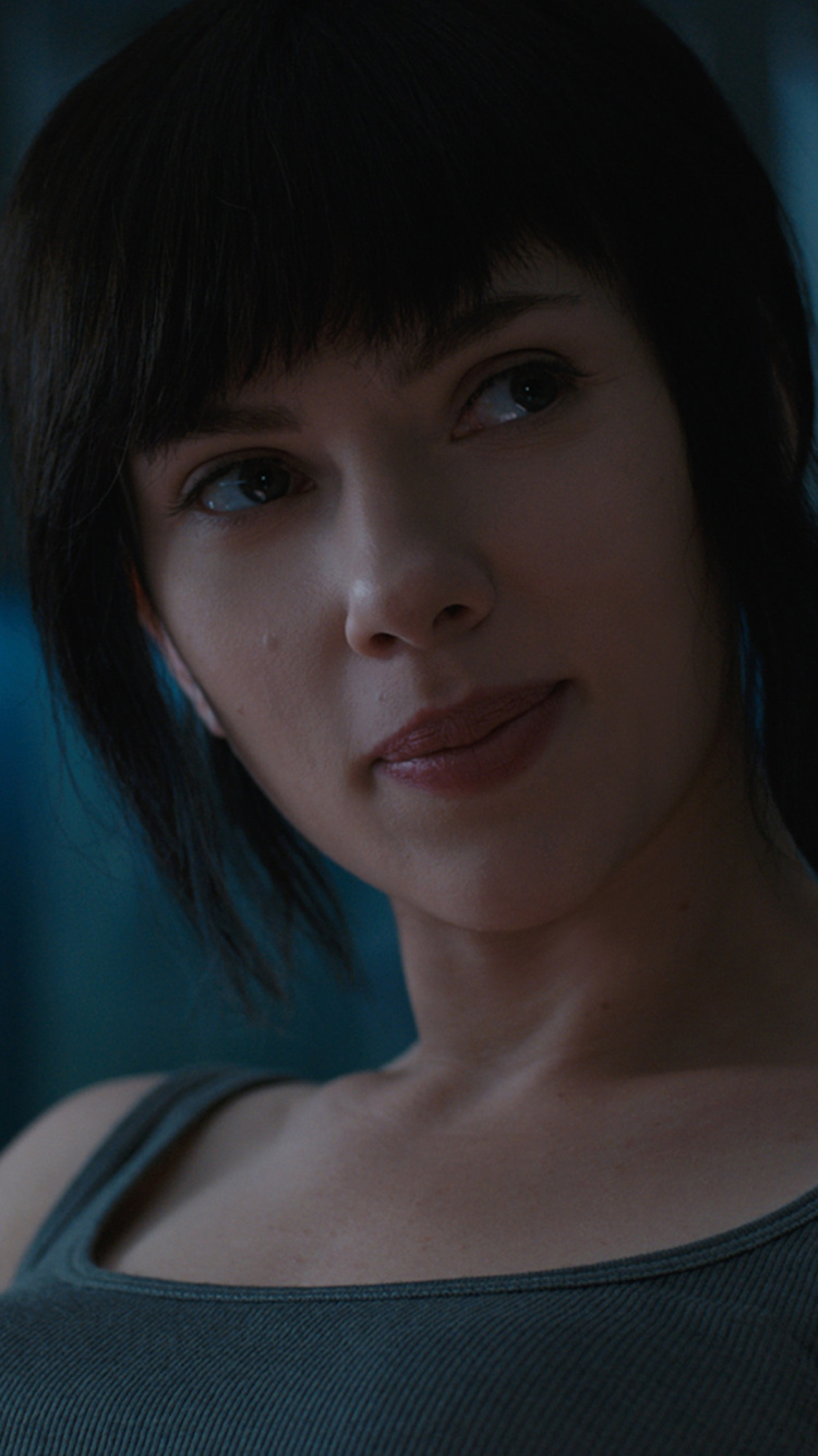 Frau im Weißen Tanktop. Wallpaper in 750x1334 Resolution