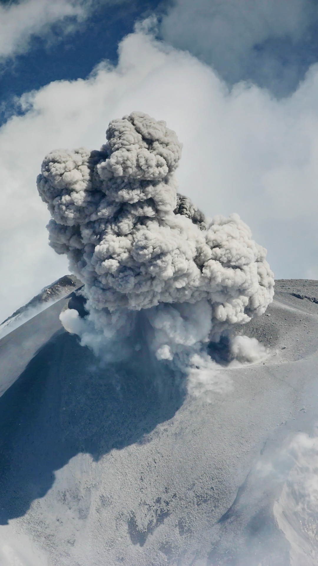 Nuages Blancs Sur Ciel Bleu Pendant la Journée. Wallpaper in 1080x1920 Resolution