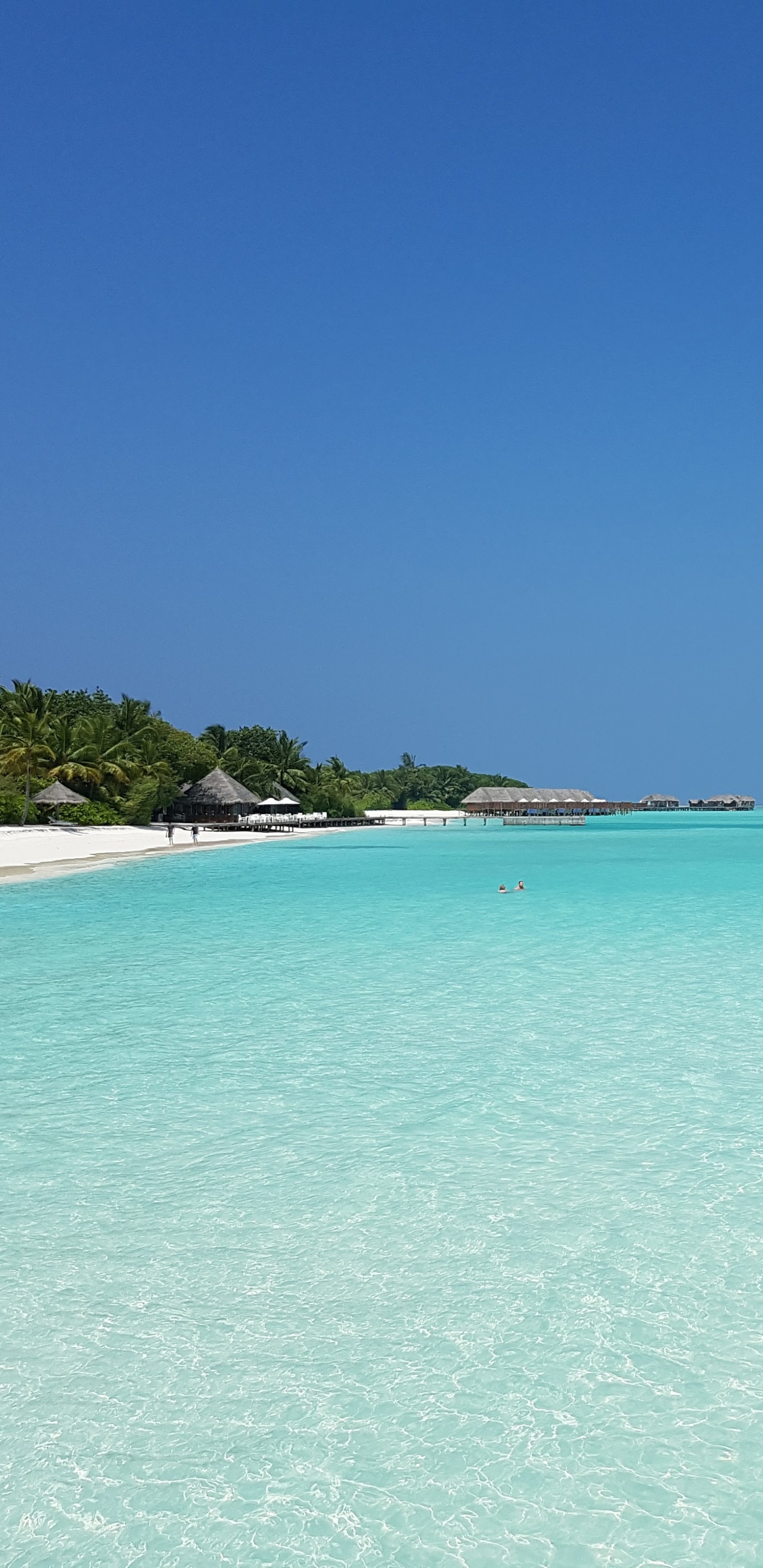Blue Sea Under Blue Sky During Daytime. Wallpaper in 1440x2960 Resolution
