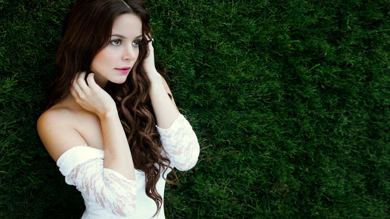 Schönheit, Lange Haare, Modell, Dame, Braune Haare. Wallpaper in 1366x768 Resolution