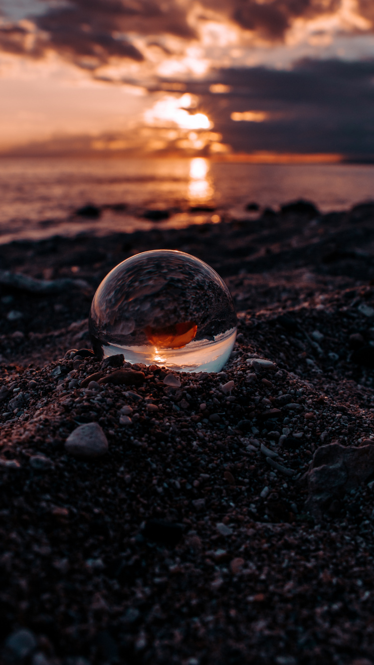 Wasser, Reflexion, Rock, Himmel, Feuer. Wallpaper in 750x1334 Resolution