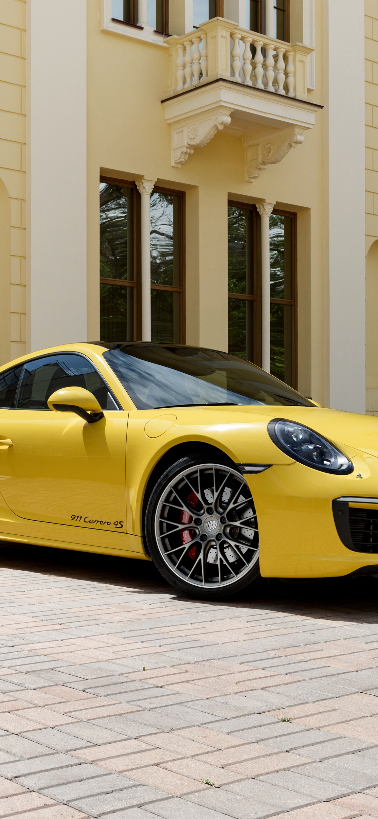 Lamborghini Aventador Amarillo Estacionado Frente al Edificio Blanco. Wallpaper in 1242x2688 Resolution