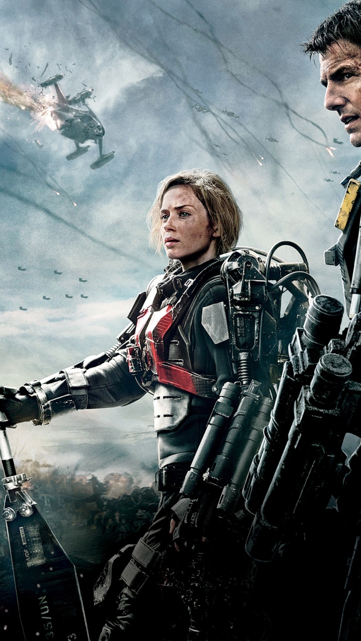 Mann in Schwarz-roter Jacke Mit Schwarzem Und Grünem Gewehr. Wallpaper in 720x1280 Resolution