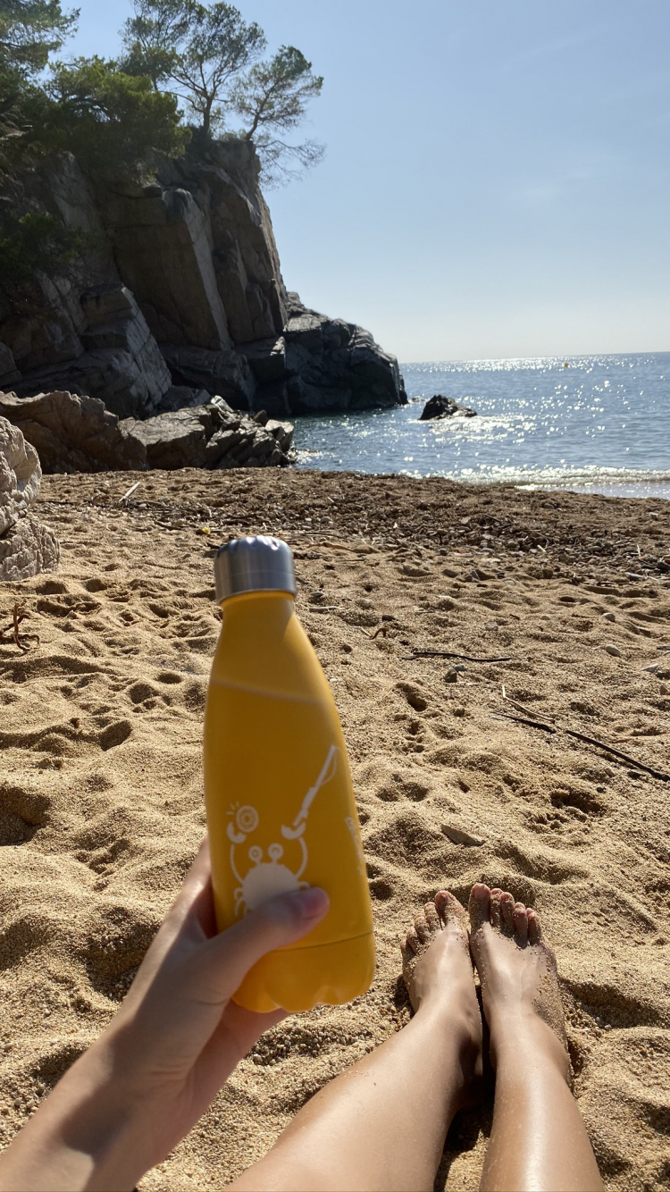Strand, Tourismus, Wasser, Sun Tanning, Flasche. Wallpaper in 750x1334 Resolution