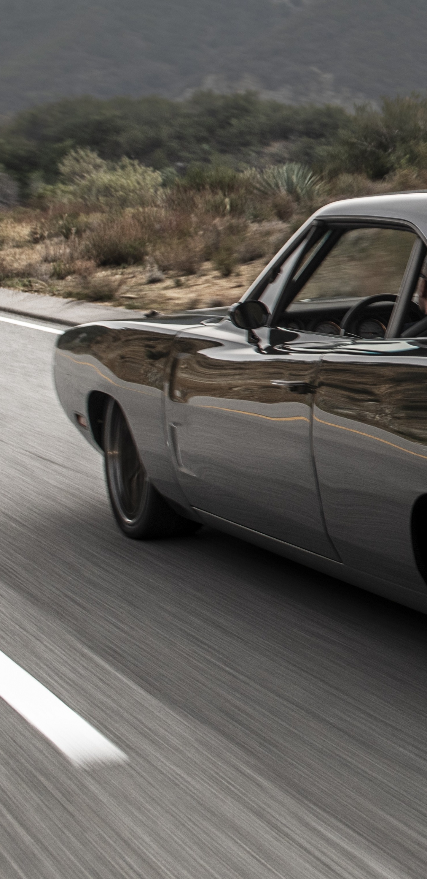 Cupé Negro en la Carretera Durante el Día. Wallpaper in 1440x2960 Resolution