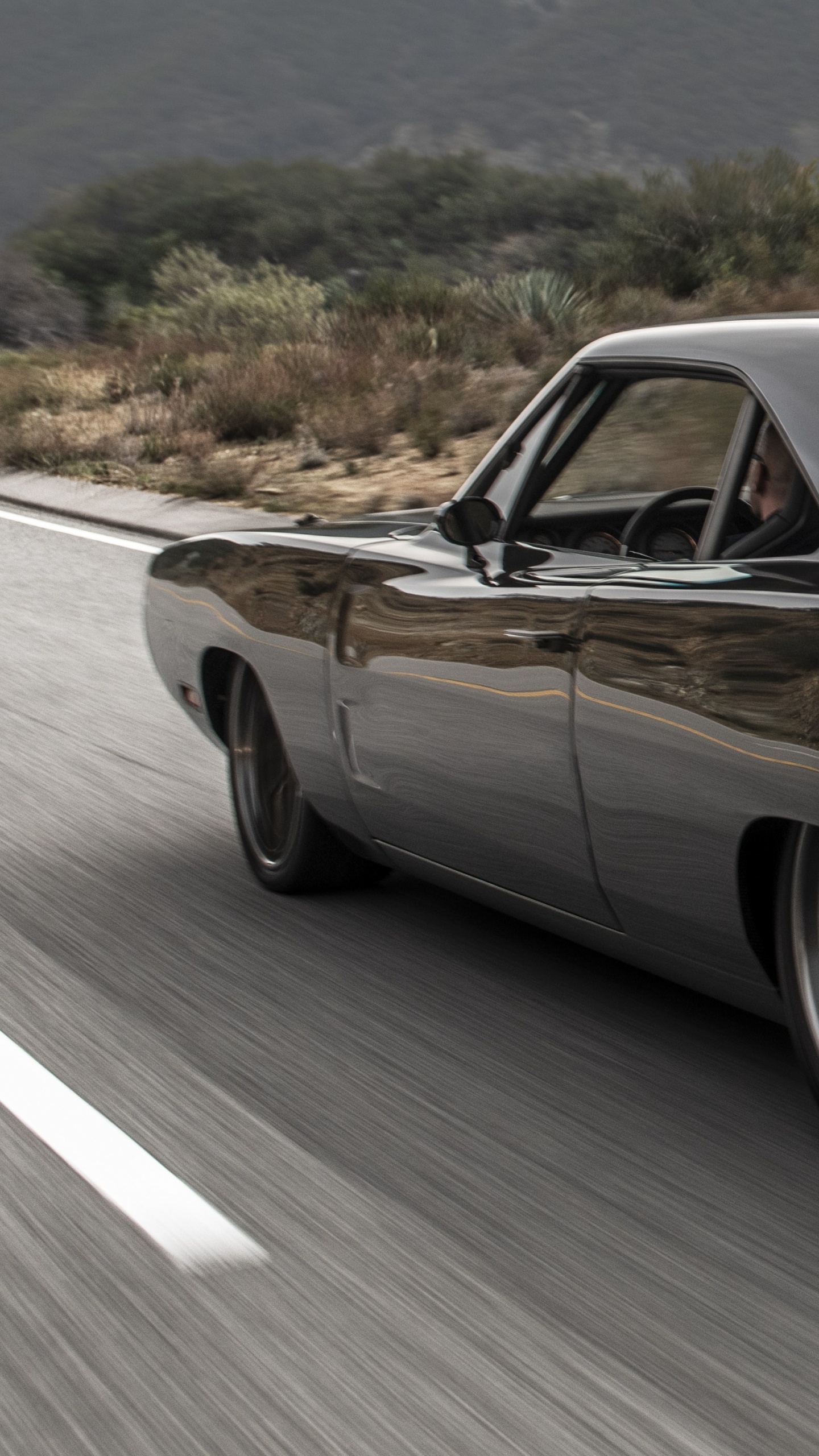 Coupé Noir Sur Route Pendant la Journée. Wallpaper in 1440x2560 Resolution