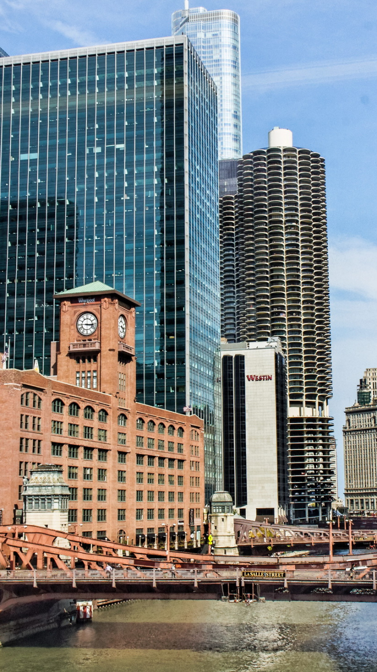 Bâtiment en Béton Brun Près du Pont Pendant la Journée. Wallpaper in 750x1334 Resolution