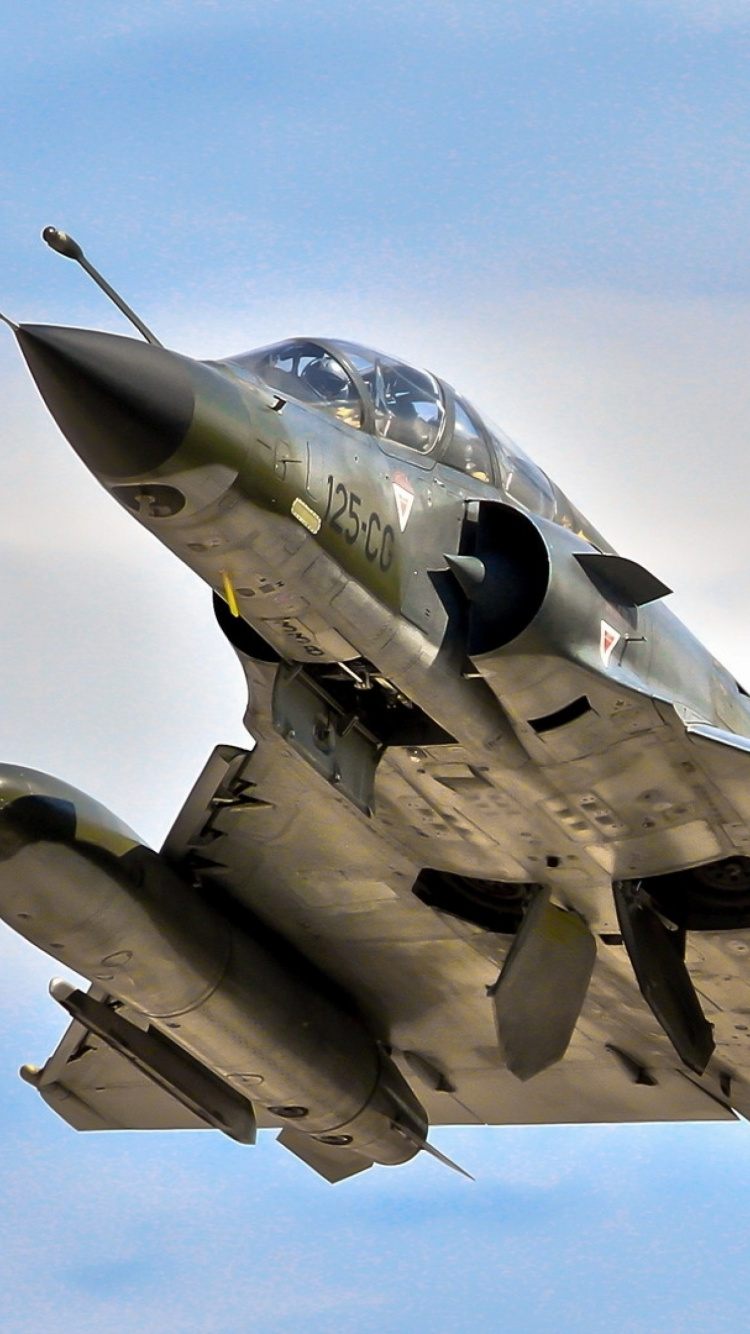 Grauer Kampfjet in Der Luft Tagsüber Air. Wallpaper in 750x1334 Resolution