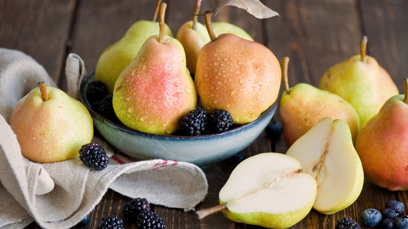 Sliced Apples and Oranges on White Ceramic Bowl. Wallpaper in 1366x768 Resolution