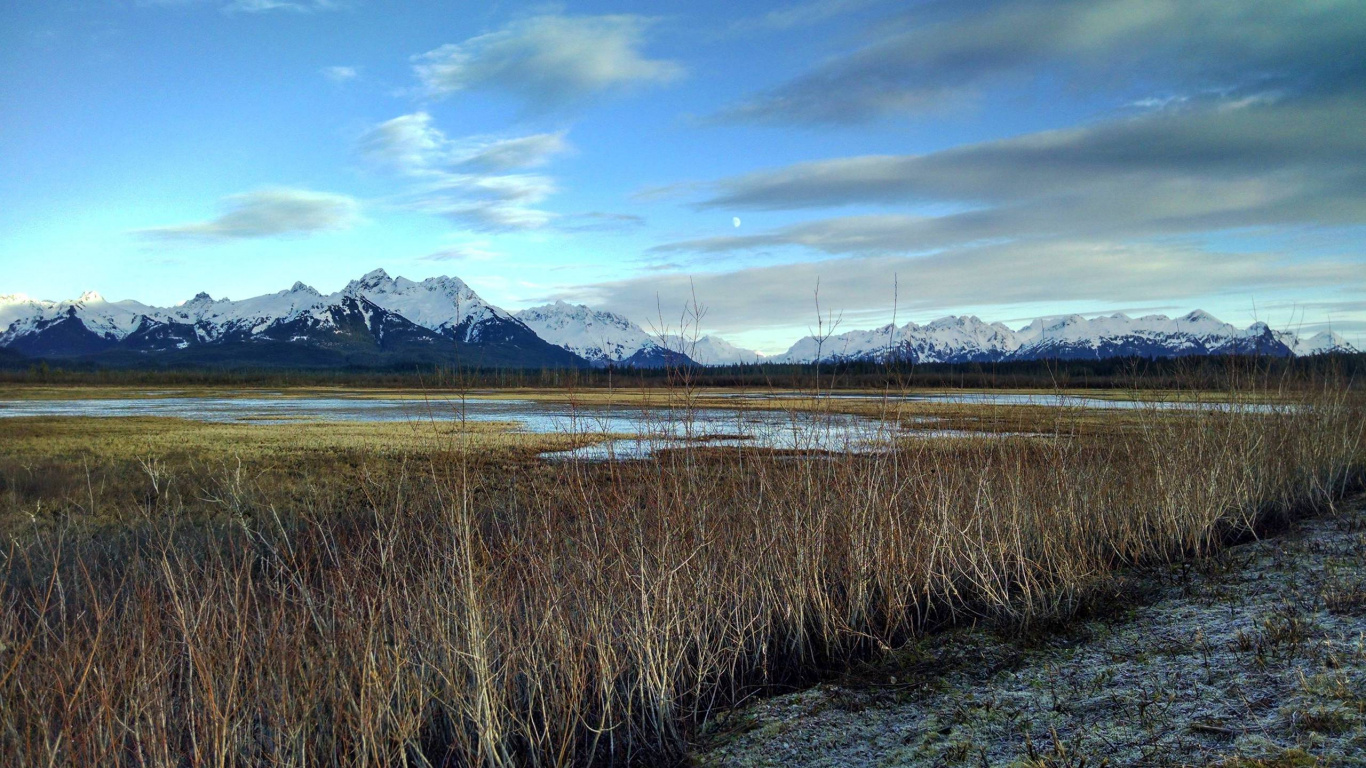 Brown Grass Field Near Lake Under Blue Sky During Daytime. Wallpaper in 1366x768 Resolution