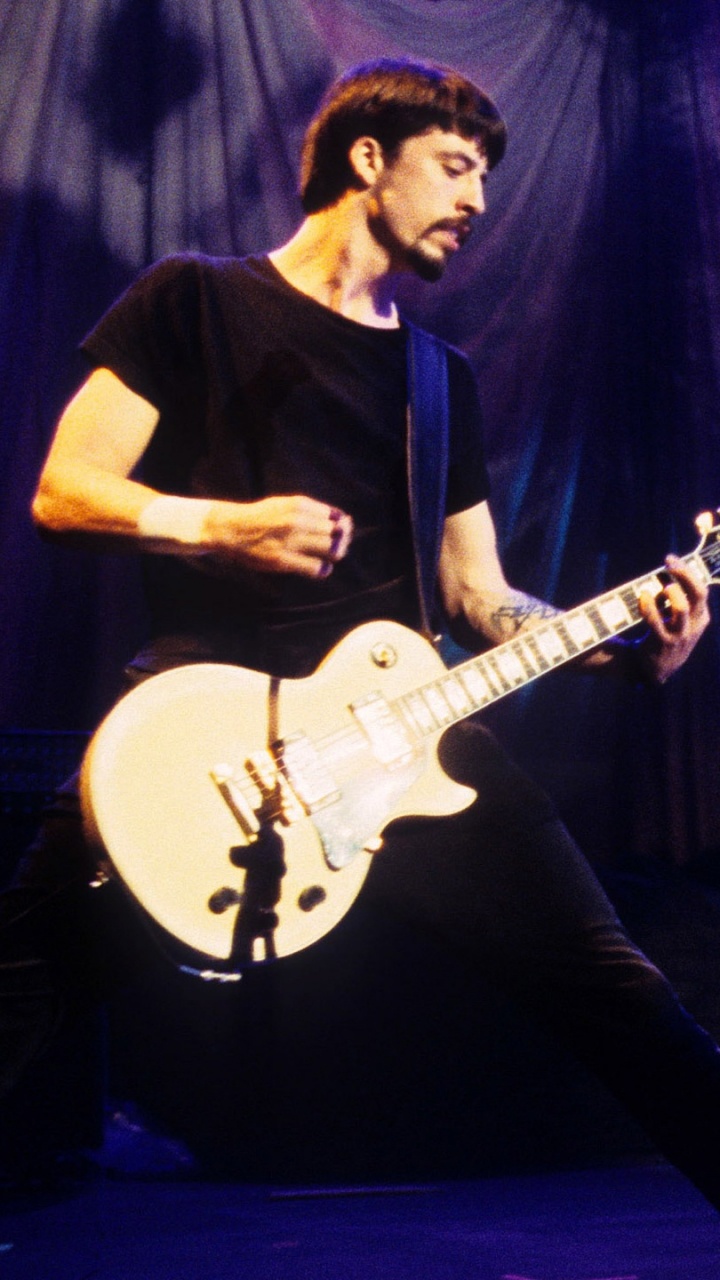 Dave Grohl, Concierto de Rock, Foo Fighters, Rendimiento, Entretenimiento. Wallpaper in 720x1280 Resolution