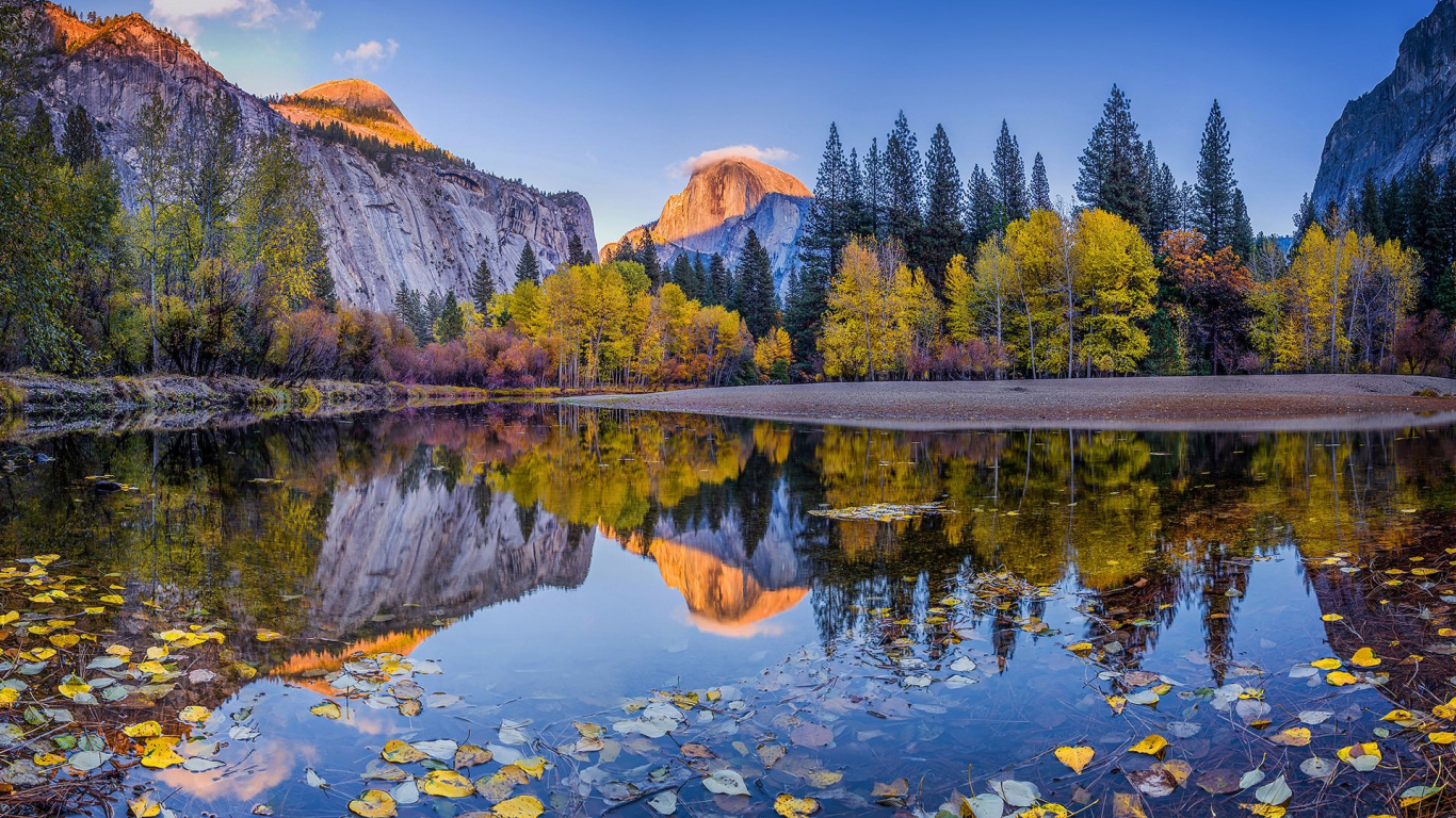 Green Trees Near Lake and Mountain Under Blue Sky During Daytime. Wallpaper in 1366x768 Resolution